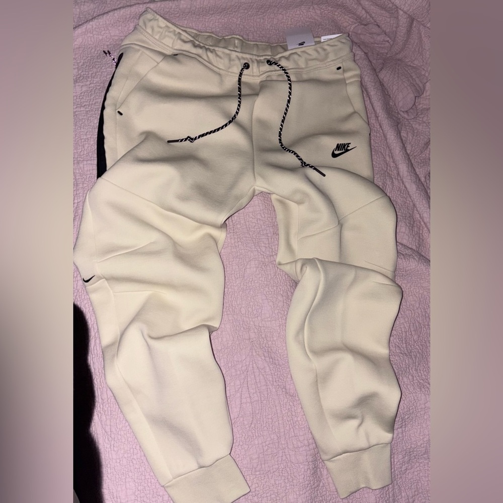 Cream Nike Tech Large Brand New